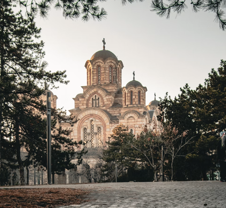 Descubre Serbia: guía para españoles y el mundo hispano